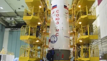 На Байконуре провели накатку головного обтекателя на корабль «Союз МС-24» перед запуском к МКС