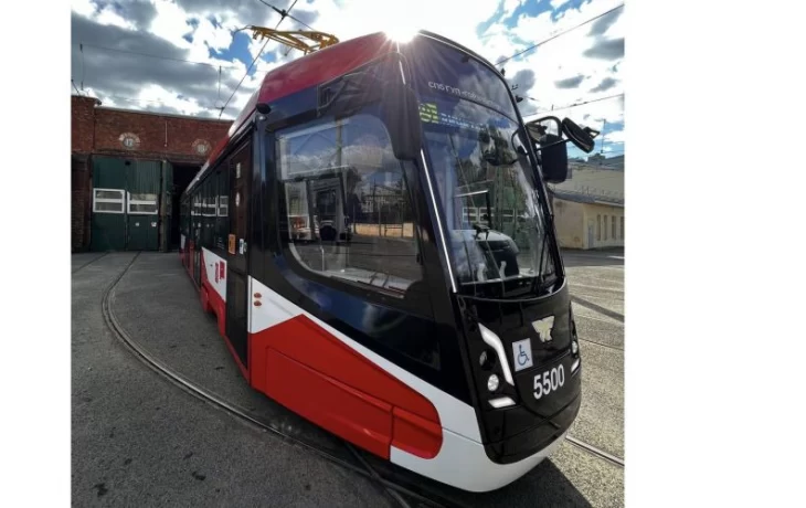 Предприятие Роскосмоса досрочно поставило 14 трамвайных вагонов в Санкт-Петербург